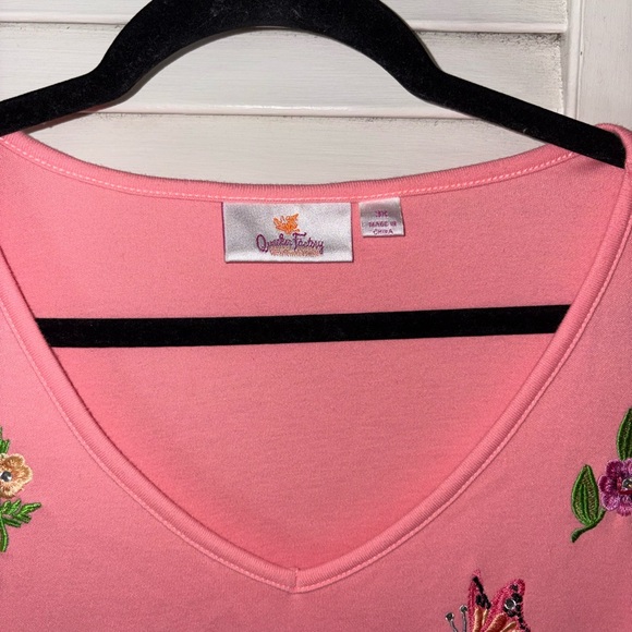 Quacker Factory Pink Embroidered Butterfly Floral V Neck Top Size 3X - Picture 2 of 5